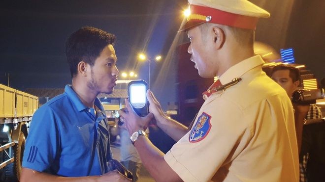 Xử lý nghiêm các trường hợp vi phạm nồng độ cồn dịp lễ 30/4-1/5