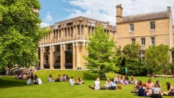 Quan hệ Mỹ-Trung căng thẳng, sinh viên Trung Quốc đổ xô sang Anh du học