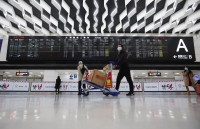 du hoc sinh viet tai chau au an toan la khi ngoi yen mot cho