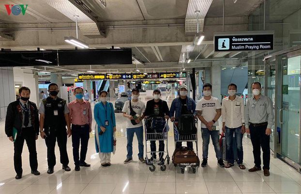 Đại sứ quán Việt Nam tại Thái Lan đưa thành công 7 công dân bị kẹt tại Bangkok về nước