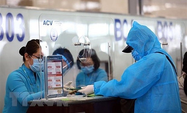 Covid-19 tại Việt Nam trưa 10/7: Triển khai dịch vụ test nhanh tại cảng Hàng không quốc tê Nội Bài Covid-19 tại Việt Nam trưa 10/7: Triển khai dịch vụ test nhanh tại cảng Hàng không quốc tê Nội Bài