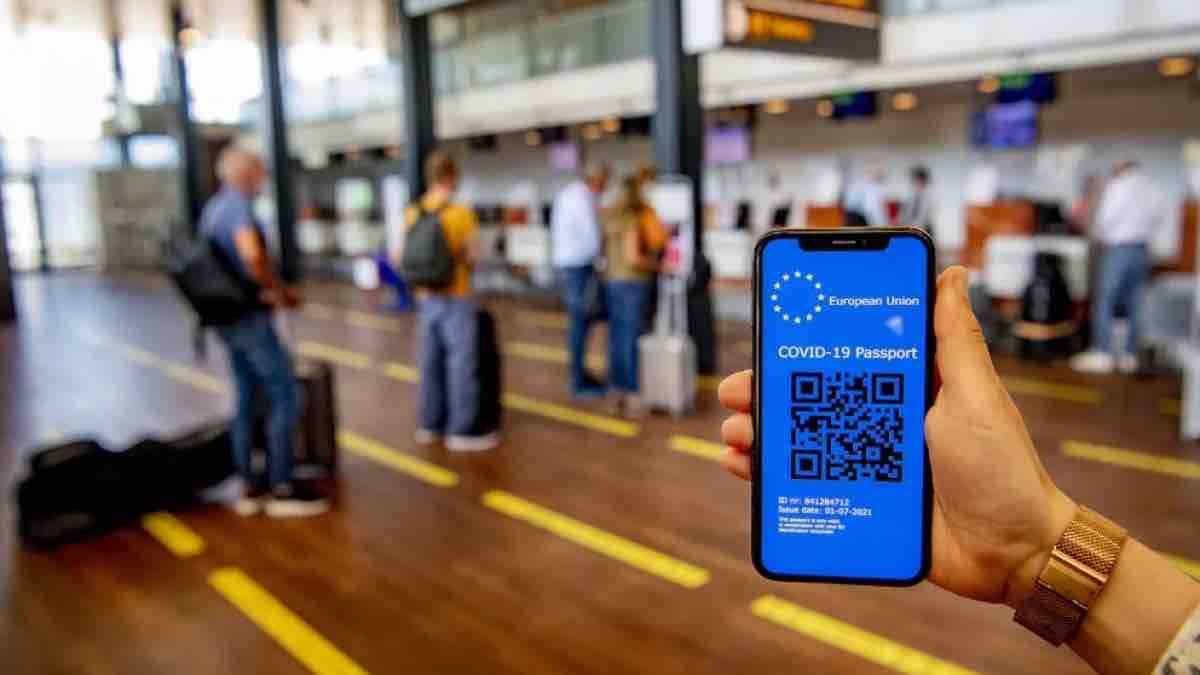 Italy phá vỡ đường dây bán chứng chỉ Covid-19 giả với giá hơn 130 USD