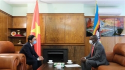 Người Việt tại Nam Phi tặng khẩu trang hỗ trợ các nước châu Phi phòng, chống Covid-19