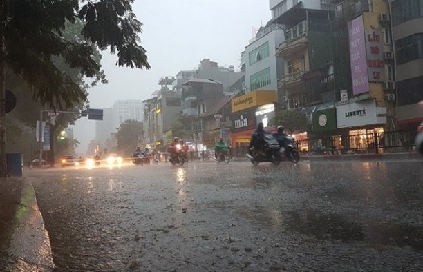 Dự báo thời tiết ngày 18/8: Bắc Bộ đề phòng dông lốc