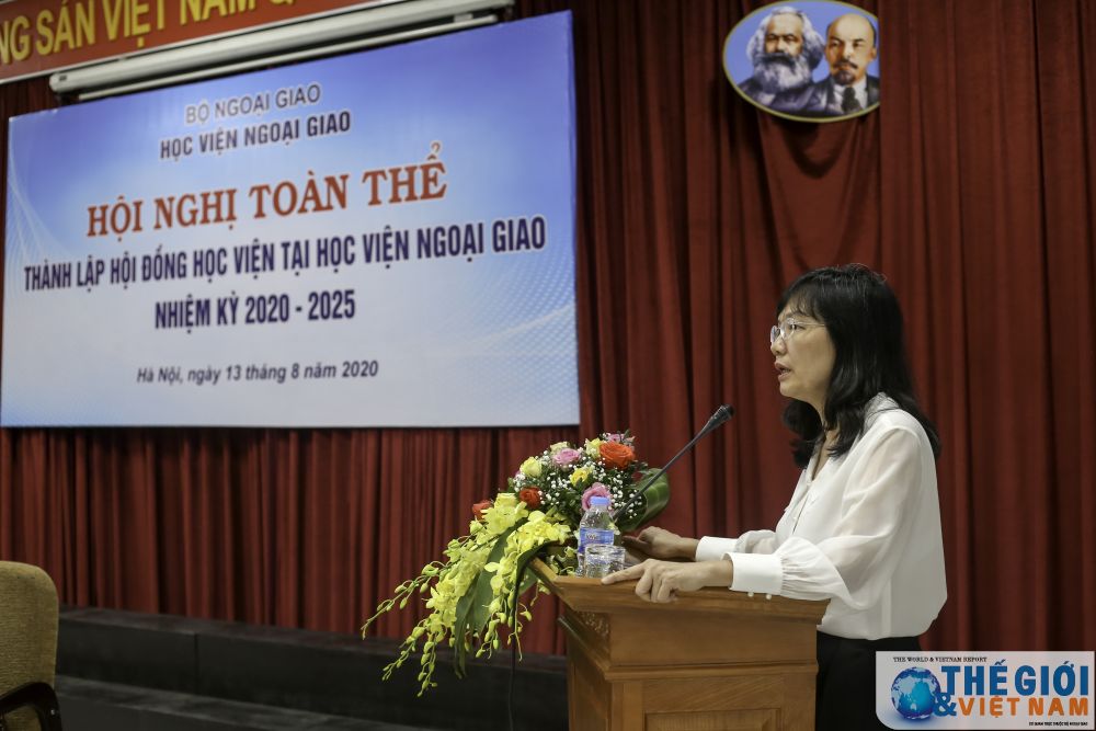 Đồng chí Phạm Lan Dung - Phó Giám đốc Phụ trách Học viện báo cáo Hội nghị về phương án thành lập Hội đồng Học viện 3115-anh-3-hdt-dav1308