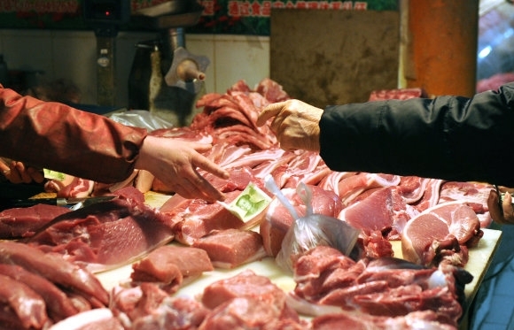 Trung Quốc mở kho dự trữ thịt lợn đông lạnh