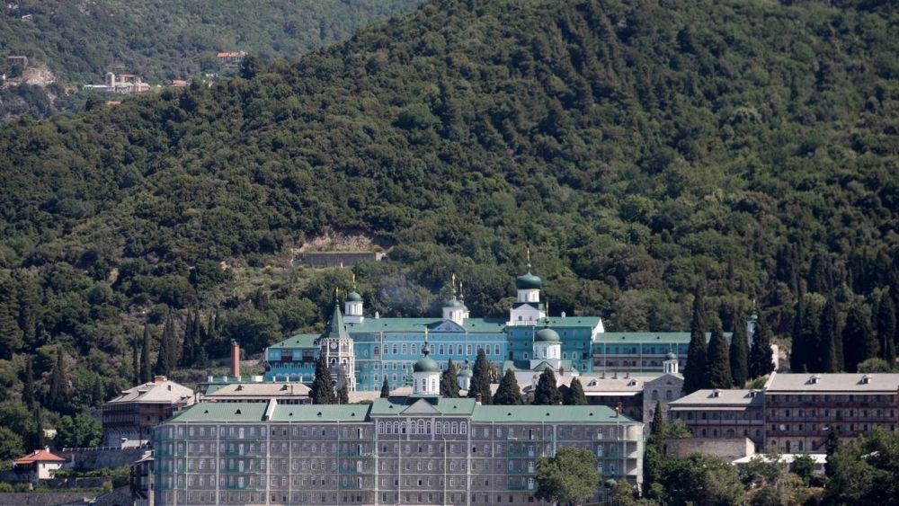 undefined Thủ tướng Nga thăm điểm nóng dịch Covid-19 ở Hy Lạp