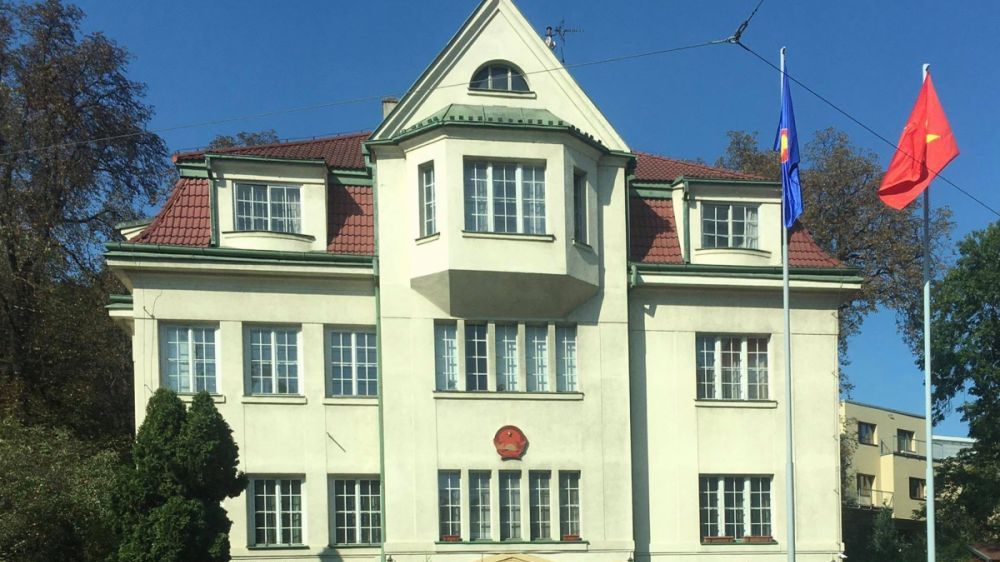 Dịch Covid-19: ĐSQ Việt Nam tại Czech thông báo về chuyến bay đưa công dân về nước