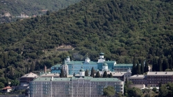 Thủ tướng Nga thăm điểm nóng dịch Covid-19 ở Hy Lạp