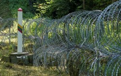 Hungary kêu gọi chặn làn sóng di cư mới, Litva và Latvia dựng hàng rào ở biên giới với Belarus