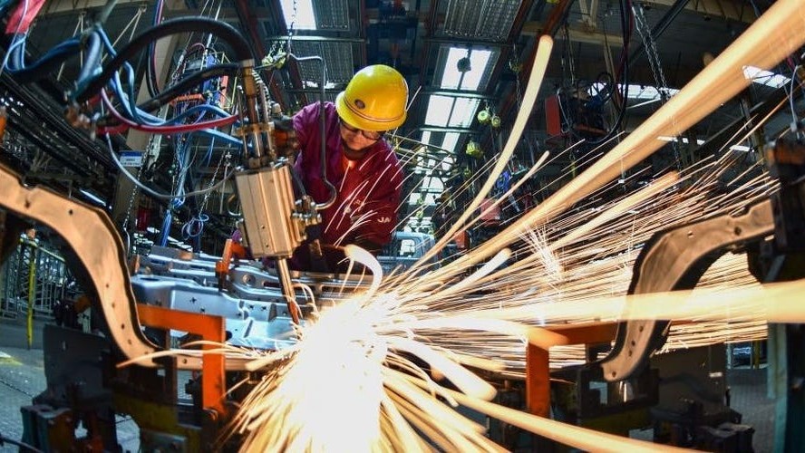 Sản xuất toàn cầu 'căng như dây đàn' do tắc nghẽn chuỗi cung ứng và chi phí tăng vọt