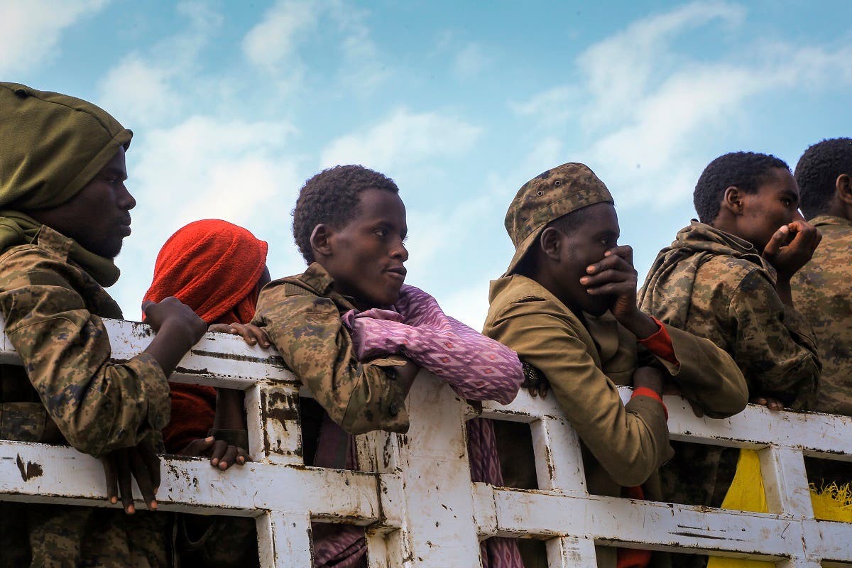 Những người lính Ethiopia bị lực lượng Tigray bắt giữ trong cuộc xung đột ở miền Bắc Ethiopia, ngày 22/10/2021. (Nguồn: AP)
