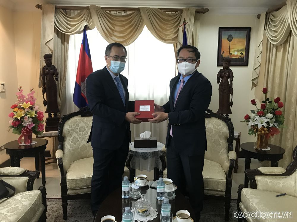 Đại sứ Việt Nam tại Thái Lan Phan Chí Thành chào xã giao Đại sứ các nước ASEAN