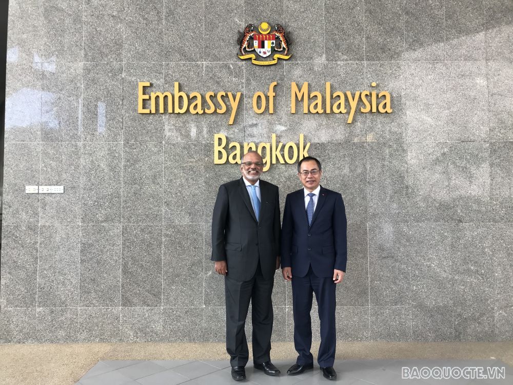 Đại sứ Việt Nam tại Thái Lan Phan Chí Thành chào xã giao Đại sứ các nước ASEAN