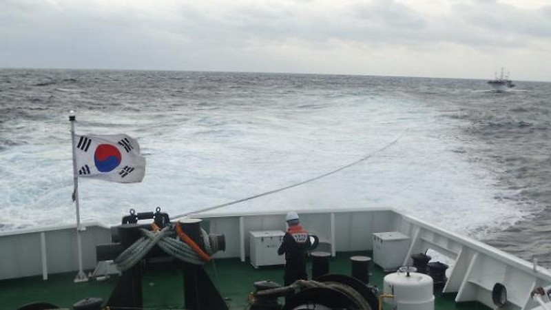 Hàn Quốc cứu hộ thành công 17 thủy thủ Việt Nam gặp nạn trên biển, một thủy thủ bị mất tích