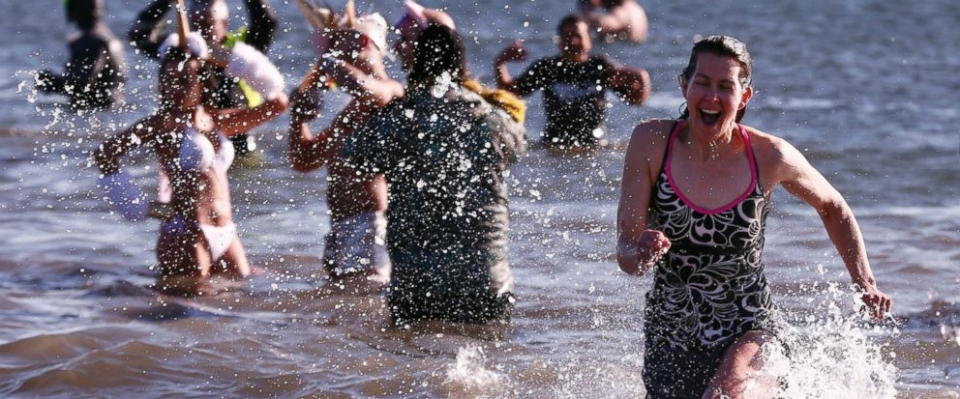 nguoi dan my hao hung voi le hoi polar bear