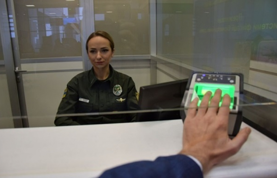 Ukraine áp dụng kiểm tra sinh trắc học với du khách quốc tế