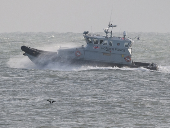 ​Anh triển khai tàu quân sự tới Eo biển Manche