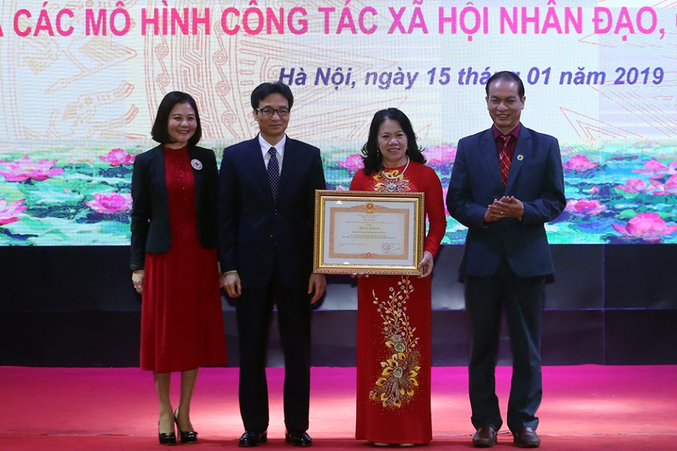 ung dung cong nghe ket noi hoat dong nhan dao