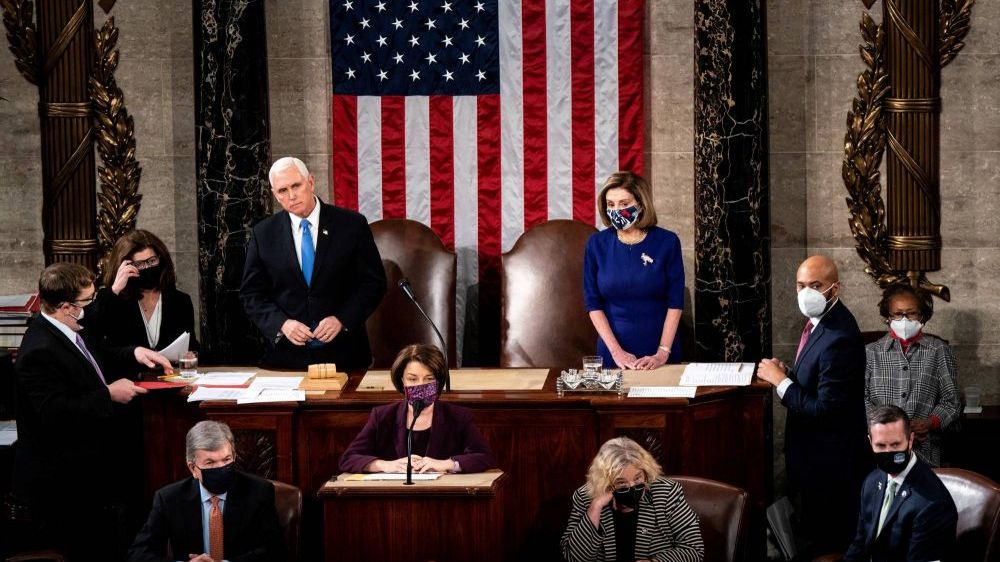 Hậu bầu cử Mỹ 2020: Hai viện lần lượt dập tắt nỗ lực đảo ngược kết quả; Phó Tổng thống Pence được gợi ý 'phế truất' ông Trump