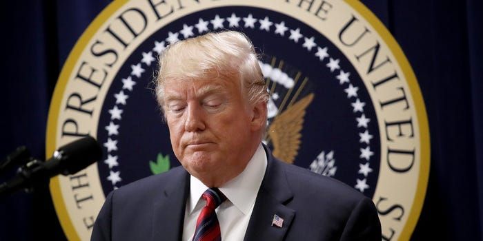 Tổng thống Trump lên án mạnh mẽ bạo lực ở Đồi Capitol, kêu gọi 'chữa lành và hòa giải' Tổng thống Trump lên án mạnh mẽ bạo lực ở Đồi Capitol, kêu gọi 'chữa lành và hòa giải'