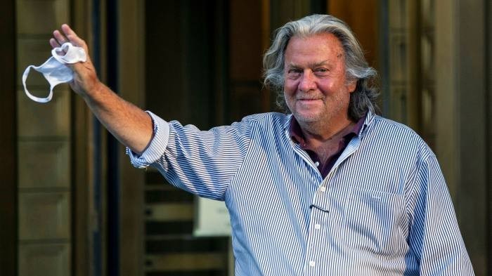 Tổng thống Trump ân xá và giảm án cho hơn 140 người trước giờ chót