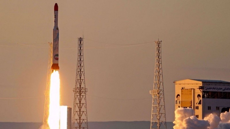 Iran tuyên bố phóng thành công tên lửa, tập trận bộ binh quy mô lớn