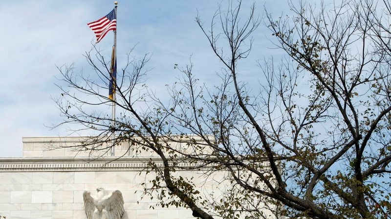 Fed chốt vấn đề lãi suất, chứng khoán 'đỏ rực', S&P 500 'bốc hơi' 178,45 điểm