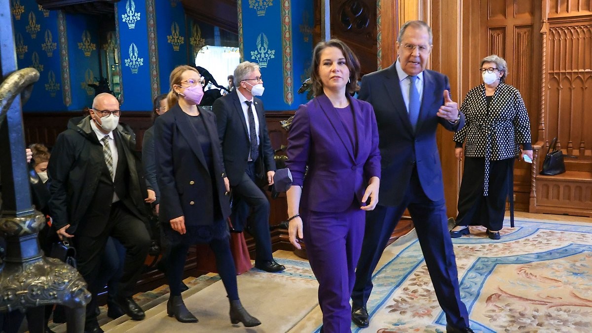 Miền Đông Ukraine: Nga 'nhờ' Đức thuyết phục Kiev, hoan nghênh Mỹ 'góp tay'; Moscow vì mình 'bào chữa'. (Nguồn: detv.us) Miền Đông Ukraine: Nga 'nhờ' Đức thuyết phục Kiev, hoan nghênh Mỹ 'góp tay'; Moscow vì mình 'bào chữa'. (Nguồn: detv.us)