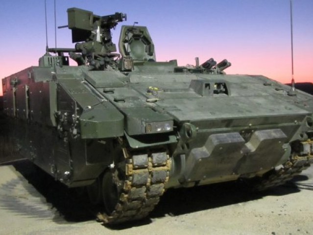 Canada tạm dừng cấp phép xuất khẩu vũ khí sang Saudi Arabia