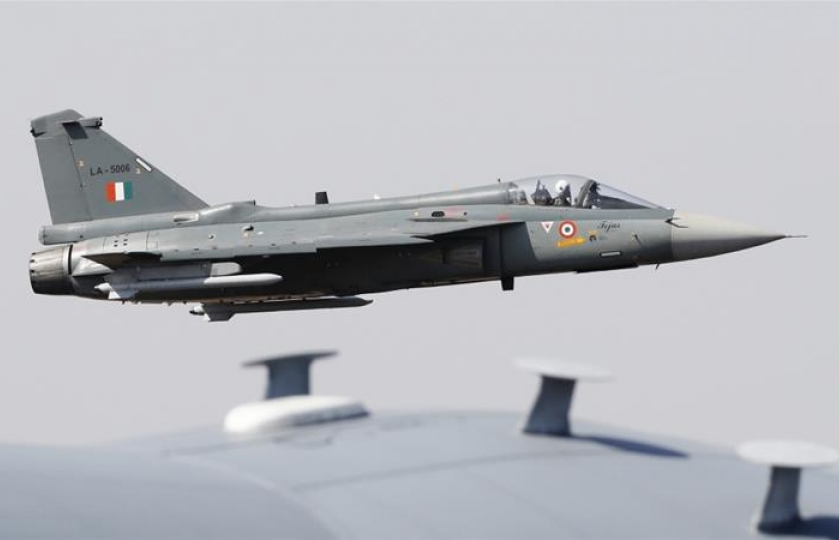 Căng thẳng gia tăng, Pakistan bắn hạ 2 máy bay Ấn Độ, bắt giữ 1 phi công