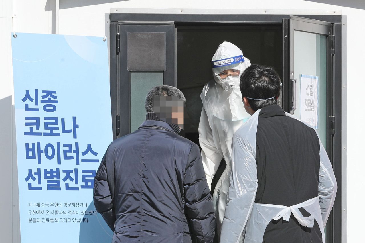 cap nhat 15h00 ngay 52 nhat ban them 10 ca nhiem virus corona han quoc lac quan ve cach tri benh dich bang thuoc dieu tri hiv