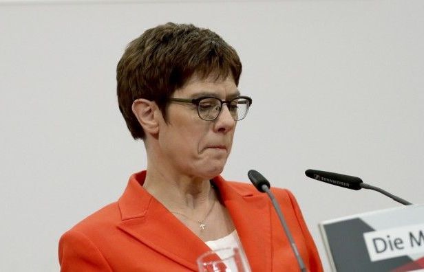 Đức: Chủ tịch CDU - Ứng cử viên sáng giá cho chức Thủ tướng bất ngờ tuyên bố không tranh cử