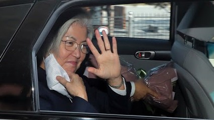 Nữ Ngoại trưởng đầu tiên của Hàn Quốc chính thức rời nhiệm sở