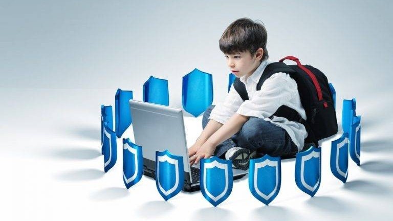 Bảo vệ trẻ em trên môi trường mạng: Cấp bách hơn bao giờ hết