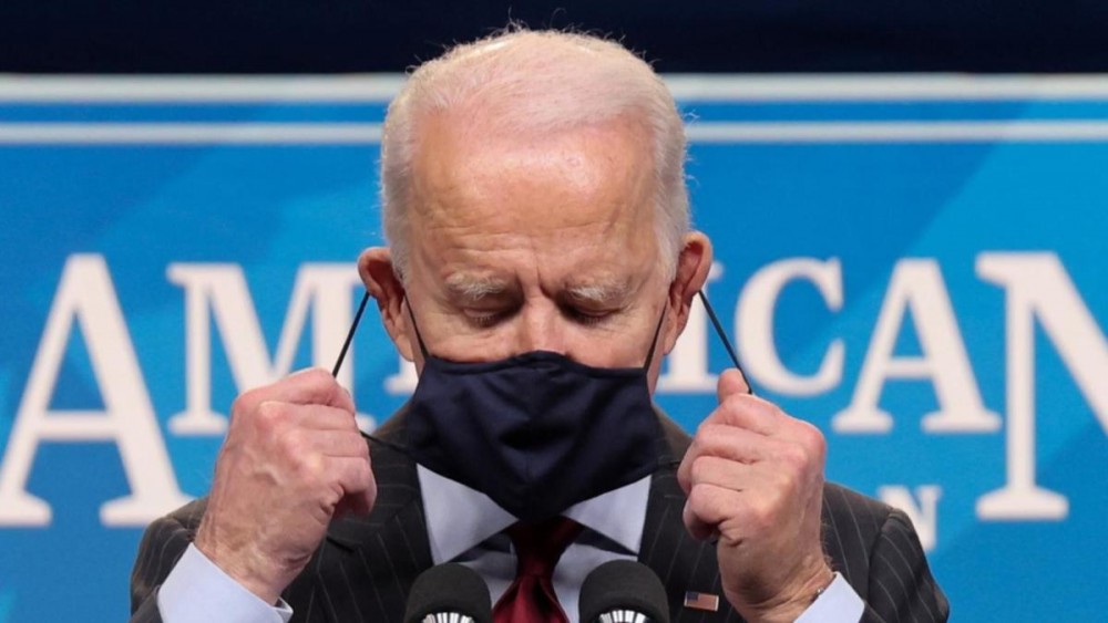 Covid-19: Hơn nửa triệu ca tử vong ở Mỹ sau một năm, Tổng thống Biden đau lòng, treo cờ rủ toàn quốc. (Nguồn: The West Australian)