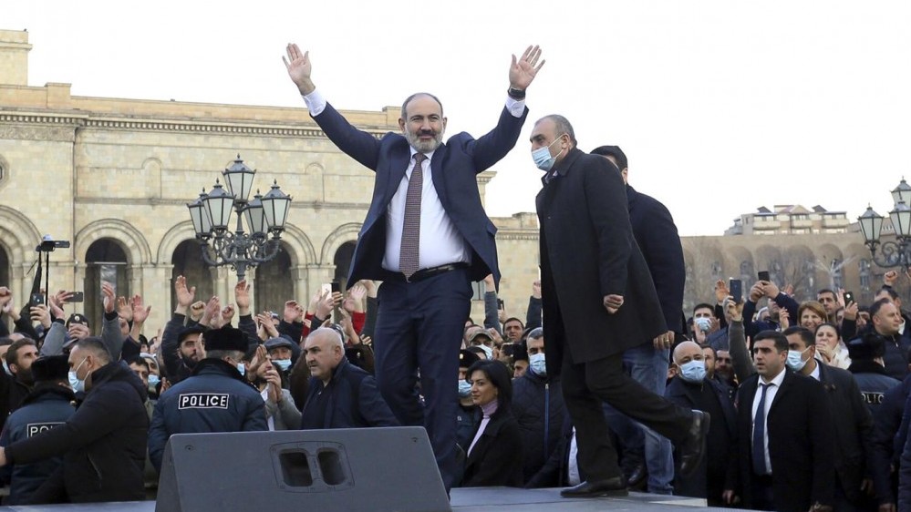 Khủng hoảng Armenia: Mỹ cảnh cáo lực lượng vũ trang, Nga coi là việc nội bộ, kêu gọi kiềm chế