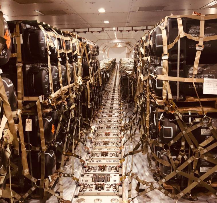 Mỹ đổ thêm hàng chục tấn đạn dược sang Ukraine, điều thêm hàng nghìn quân sang Đông Âu. (Nguồn: Twitter) Mỹ đổ thêm hàng chục tấn đạn dược sang Ukraine, điều thêm hàng nghìn quân sang Đông Âu. (Nguồn: Twitter)