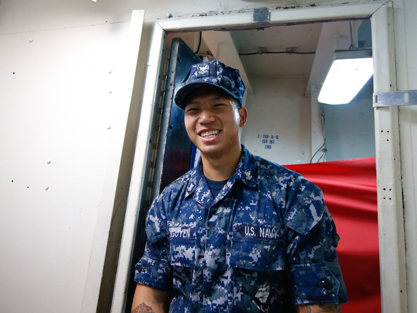 Thủy thủ gốc Việt và cuộc sống trên siêu tàu sân bay Mỹ