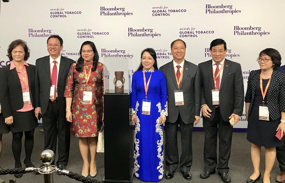 Bộ Y tế nhận giải thưởng quốc tế về kiểm soát thuốc lá