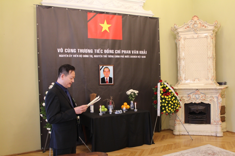 hoat dong tuong nho nguyen thu tuong phan van khai o nuoc ngoai