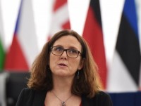 eu nghi ngo ve kha nang ngan can duoc my ap thue nhom va thep