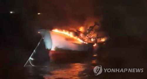 Yonhap: 5 người Việt mất tích trong vụ cháy tàu ngoài khơi đảo Jeju của Hàn Quốc