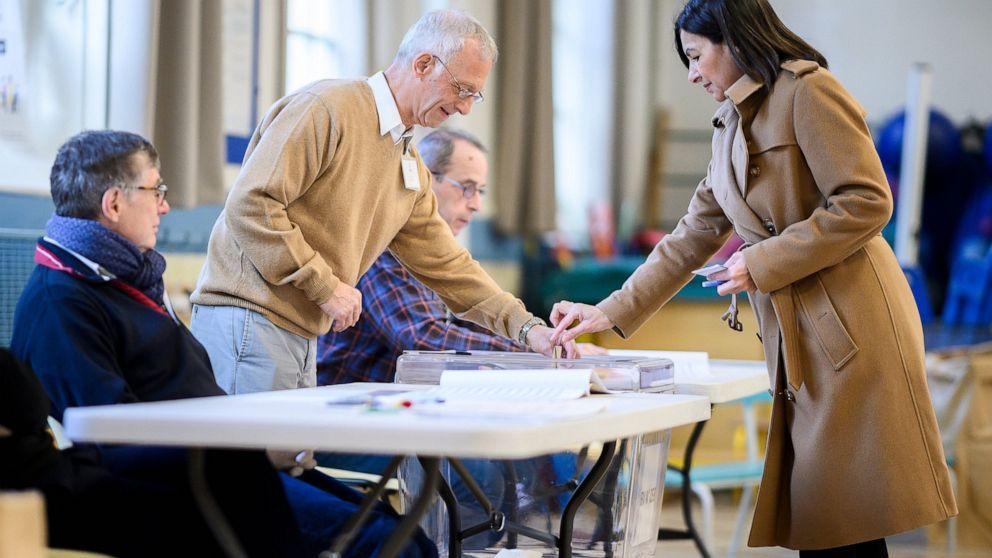 Bầu cử địa phương Pháp: Lo ngại Covid-19, tỷ lệ cử tri đi bầu thấp kỷ lục bau cu dia phuong phap lo ngai covid 19 ty le cu tri di bau thap ky luc