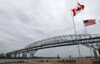 canada can nhac dong cua bien gioi voi my de phong dich covid 19