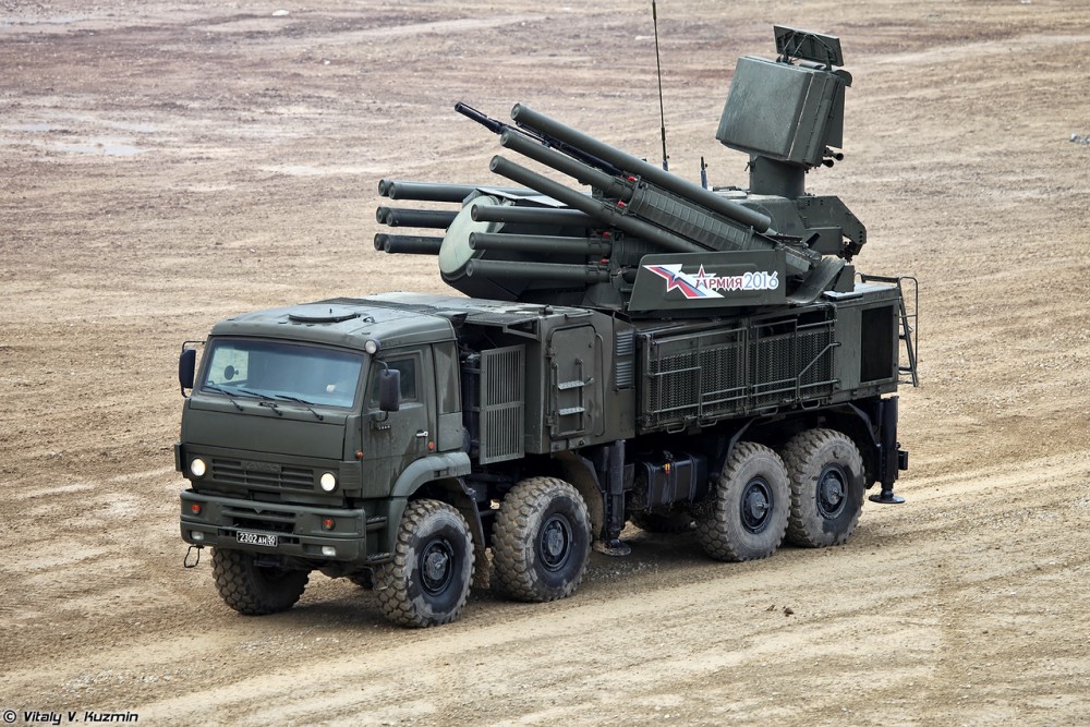 Tấn công quy mô lớn ở Syria, Pantsir-S1 của Nga 'xuất chiến', đả bại hàng chục UAV. (Nguồn: World in War) Tấn công quy mô lớn ở Syria, Pantsir-S1 của Nga 'xuất chiến', đả bại hàng chục UAV. (Nguồn: World in War)