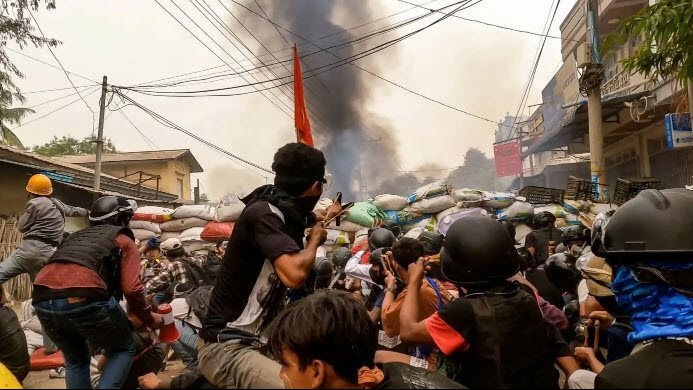 Tình hình Myanmar: Hai công dân Australia được thả, ASEAN sẽ thảo luận ở Indonesia, Hàn Quốc có thể cấm đi lại