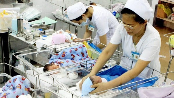 Làm gì để kiểm soát mất cân bằng giới tính khi sinh trên cơ sở định kiến giới?