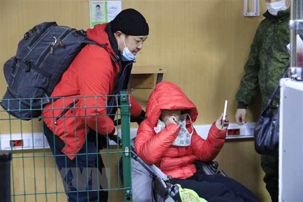 Đón 14 người Việt sơ tán từ vùng chiến sự Kherson của Ukraine về Nga Đón 14 người Việt sơ tán từ vùng chiến sự Kherson của Ukraine về Nga