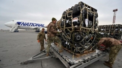 Mỹ cấp thêm vũ khí tới Ukraine, xem xét khả năng đưa máy bay chiến đấu tới vùng chiến sự